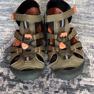 Keen Green and Black Outdoor Sandals with Closed Toe